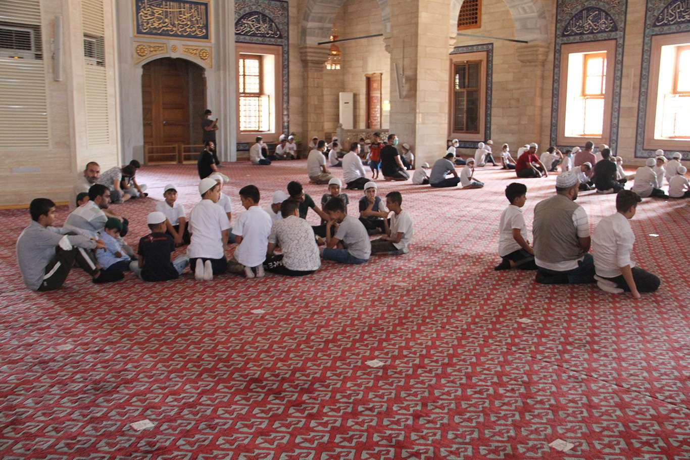 Adana'da yüzlerce çocuk "Hayat Namazla Güzeldir" etkinliğine katıldı